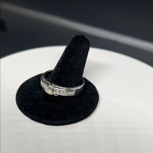 Unisex ring with cz stones size 12 1/4